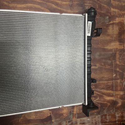 Maxus EV30 Aluminium-Plastik-Wasserbehälter Kondensator-Kühlkörper ASM OE C00122258 für die Automatisierung