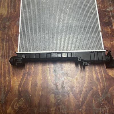Maxus EV30 Aluminium-Plastik-Wasserbehälter Kondensator-Kühlkörper ASM OE C00122258 für die Automatisierung