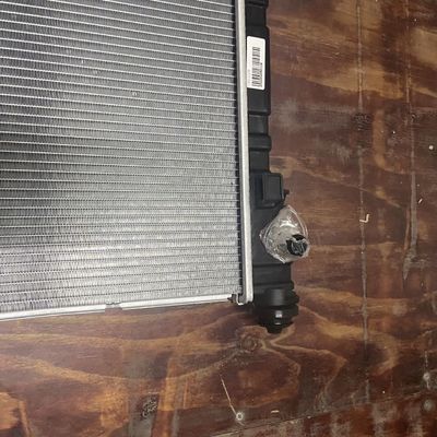 Maxus EV30 Aluminium-Plastik-Wasserbehälter Kondensator-Kühlkörper ASM OE C00122258 für die Automatisierung